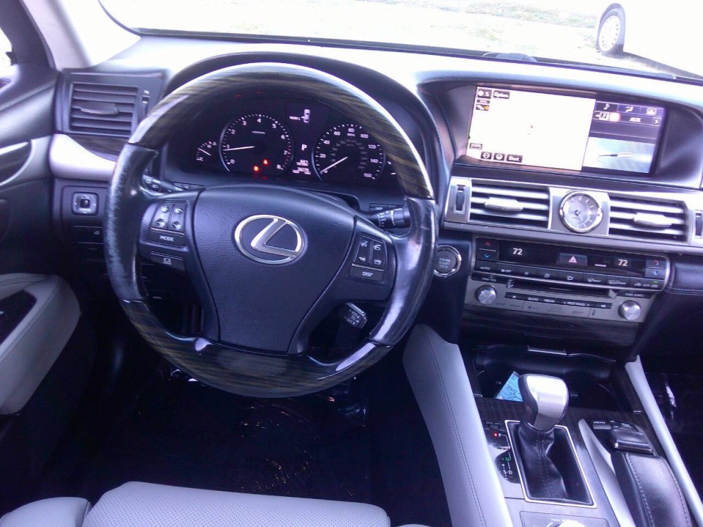 2015 Lexus LS 460 Image 10
