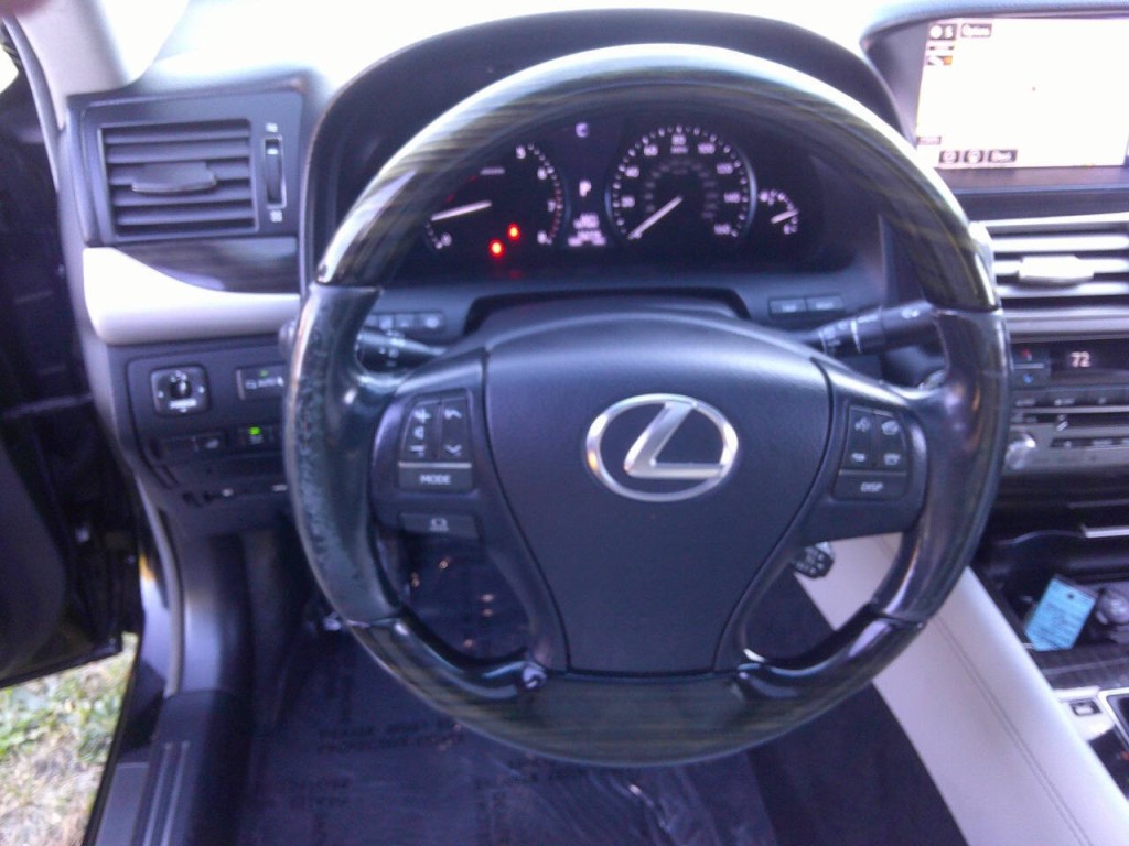 2015 Lexus LS 460 Image 11