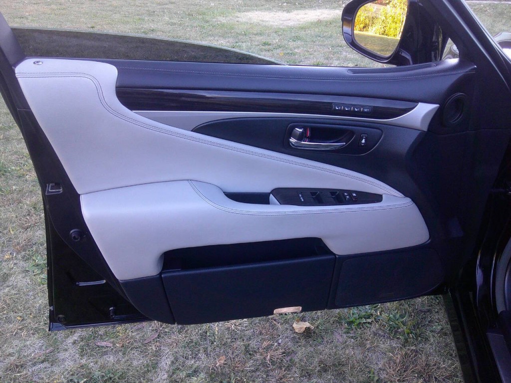2015 Lexus LS 460 Image 19