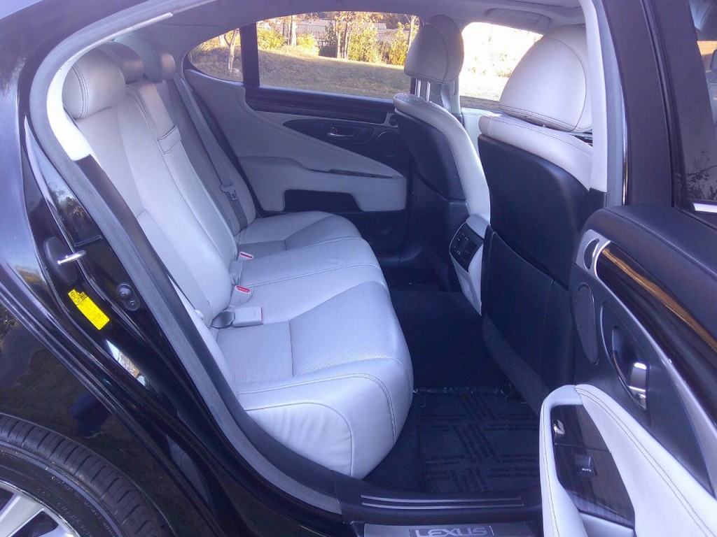 2015 Lexus LS 460 Image 23