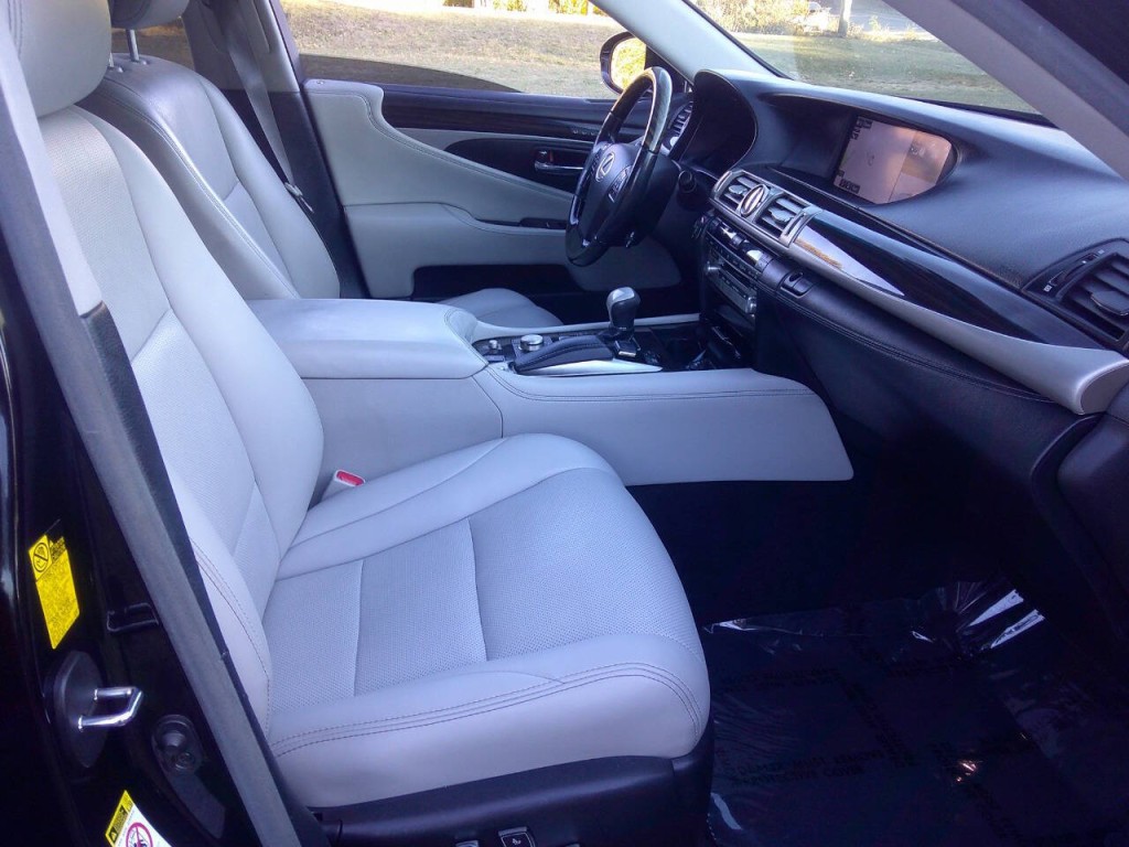 2015 Lexus LS 460 Image 24