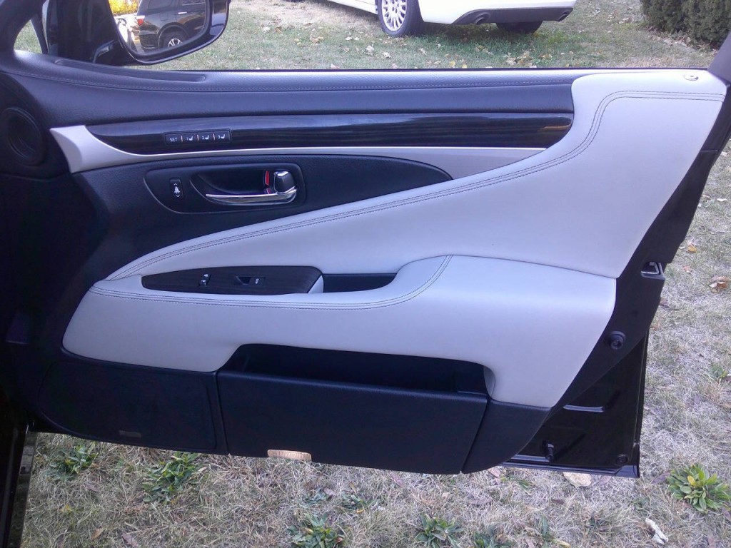 2015 Lexus LS 460 Image 26