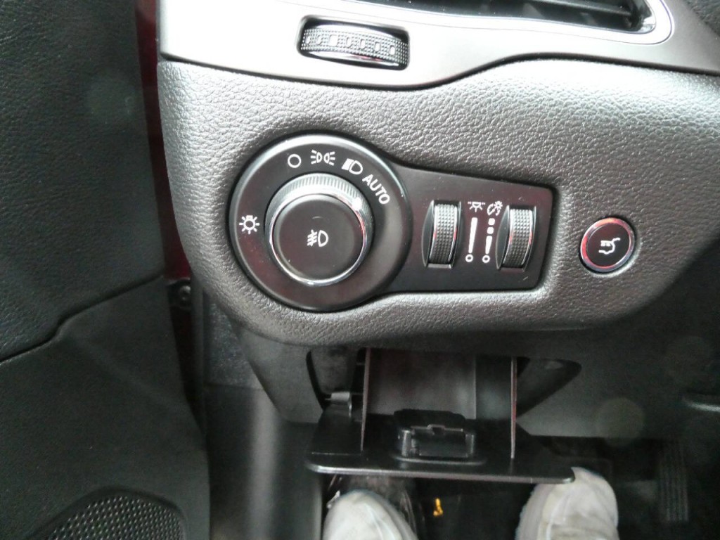 2019 Jeep Cherokee Image 17