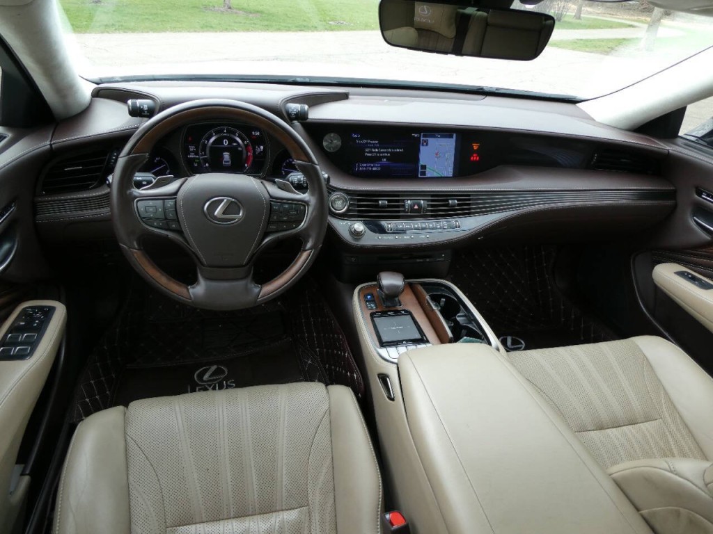 2018 Lexus LS Image 9