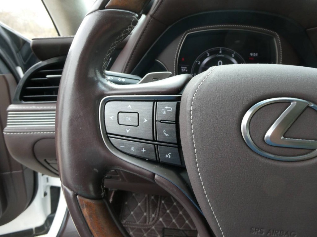 2018 Lexus LS Image 11