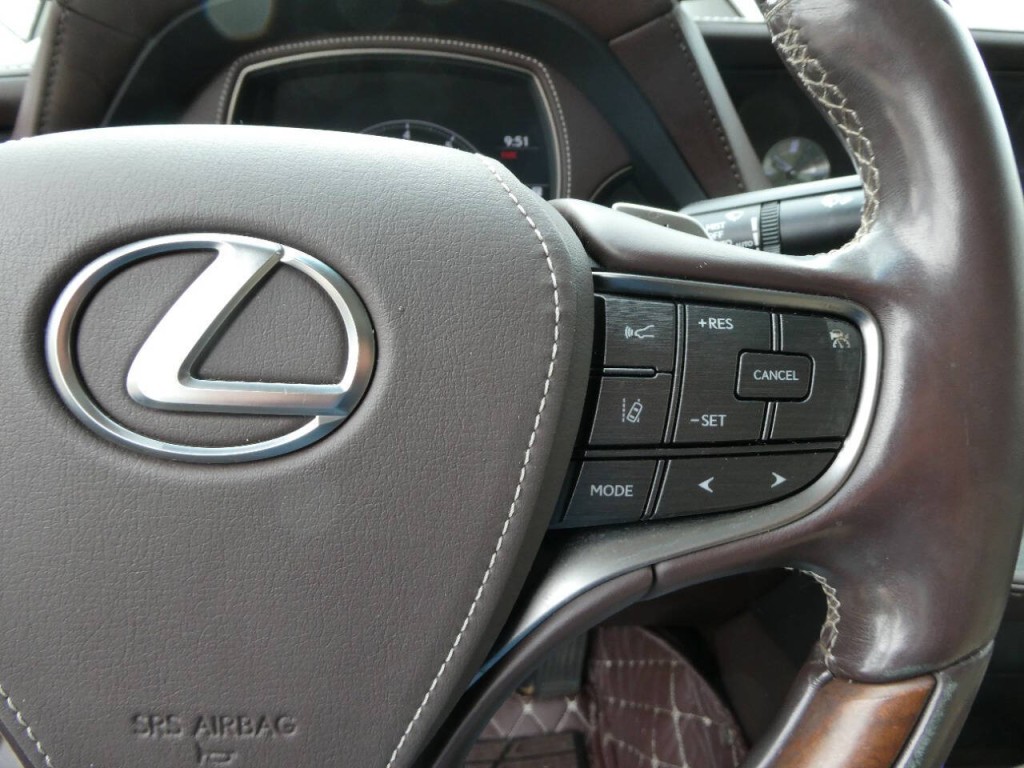 2018 Lexus LS Image 12