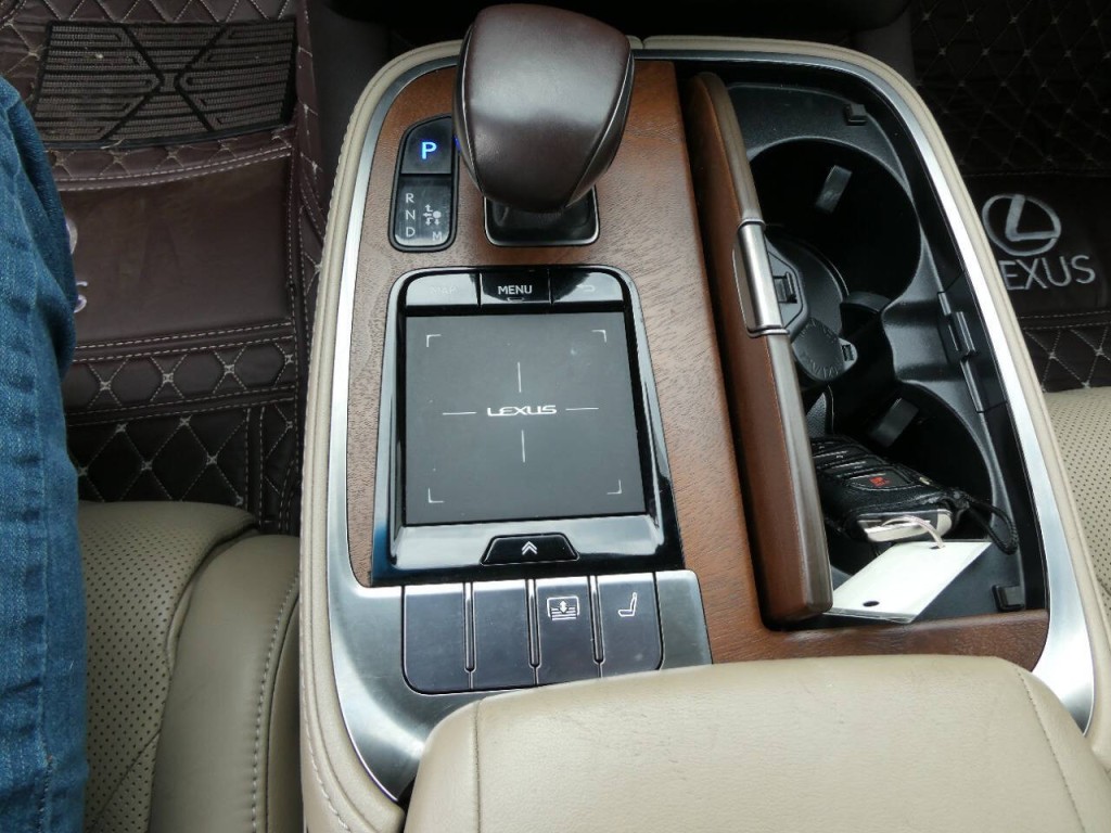 2018 Lexus LS Image 16