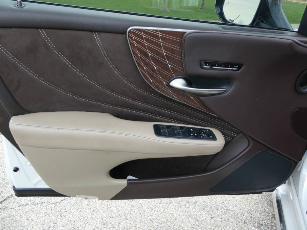 2018 Lexus LS Image 24