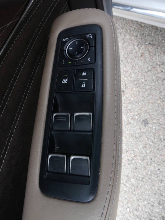 2018 Lexus LS Image 25