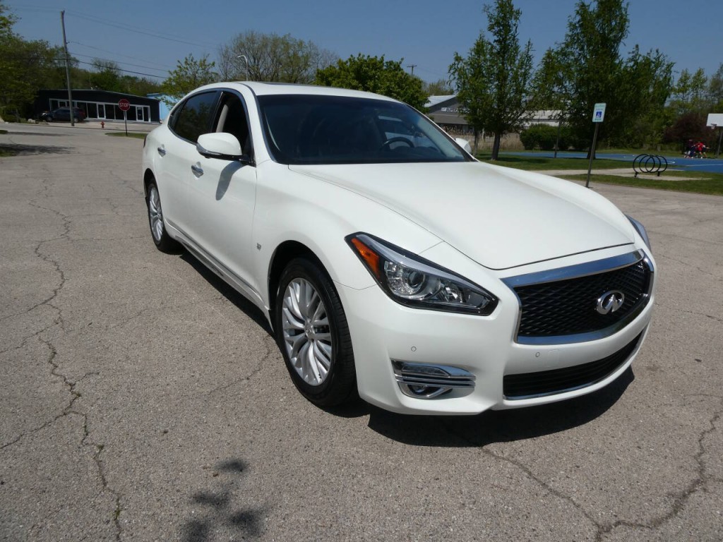 2016 INFINITI Q70 Image 3