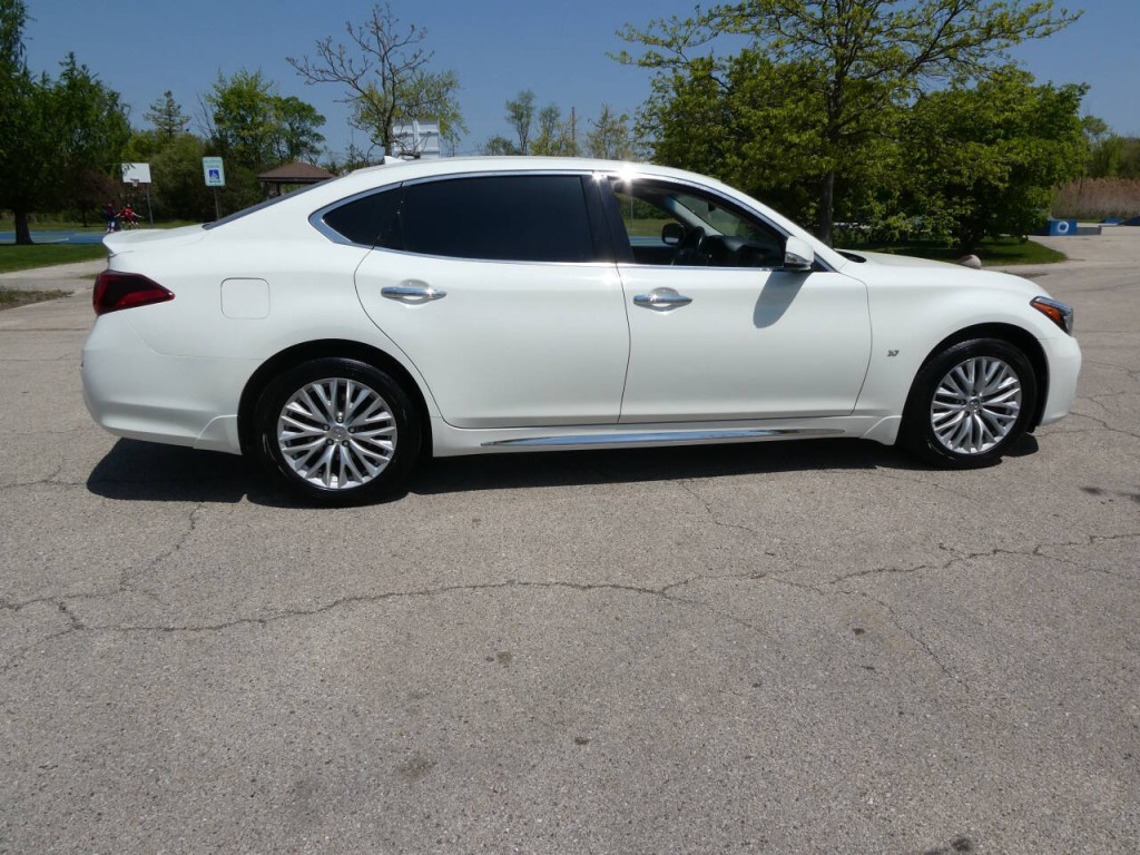 2016 INFINITI Q70 Image 4