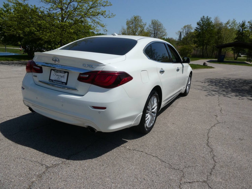 2016 INFINITI Q70 Image 5
