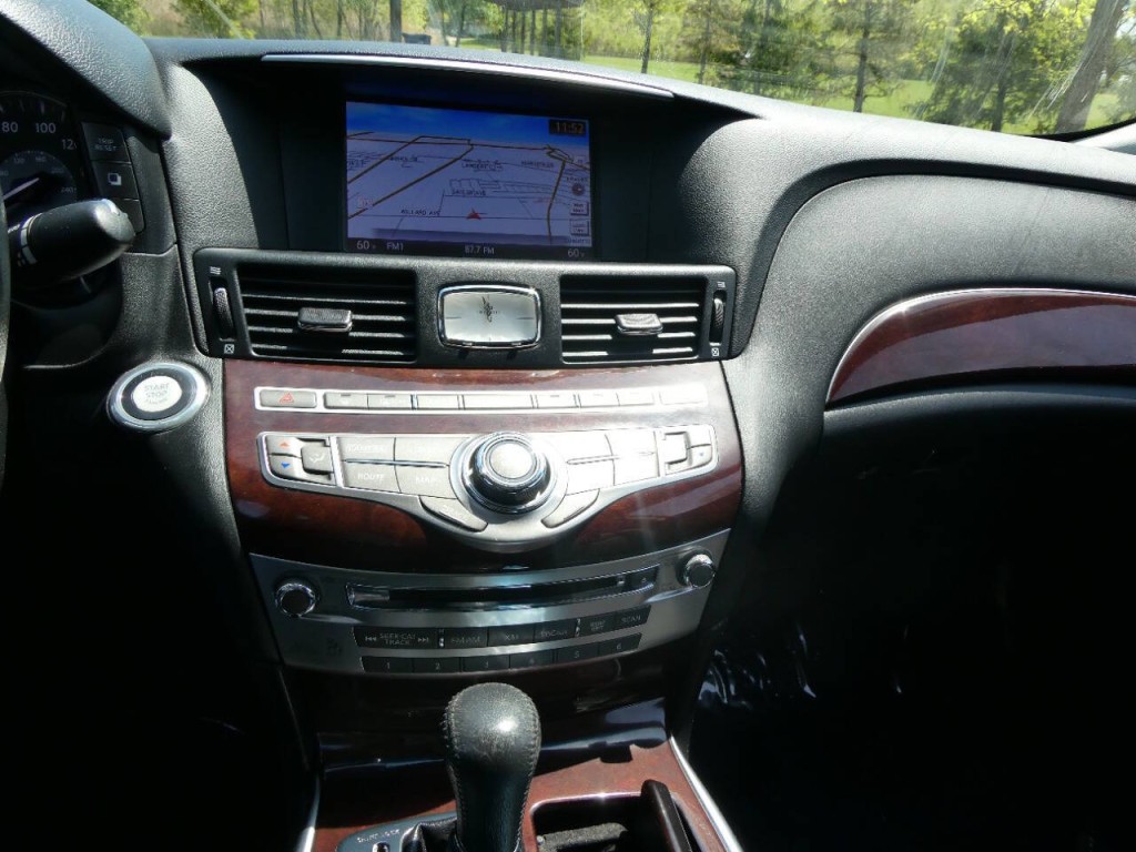 2016 INFINITI Q70 Image 14
