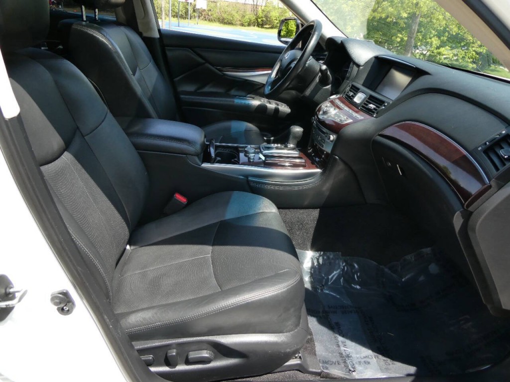 2016 INFINITI Q70 Image 20