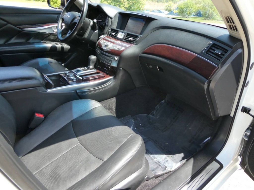 2016 INFINITI Q70 Image 21