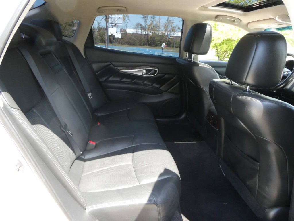 2016 INFINITI Q70 Image 22