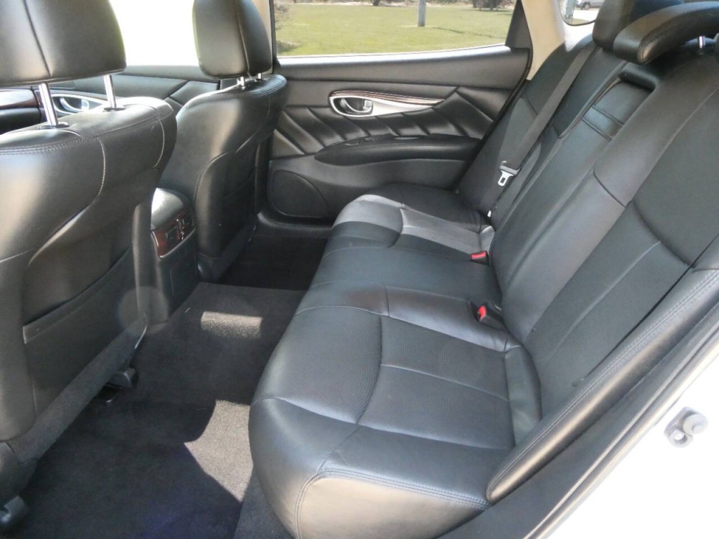 2016 INFINITI Q70 Image 23