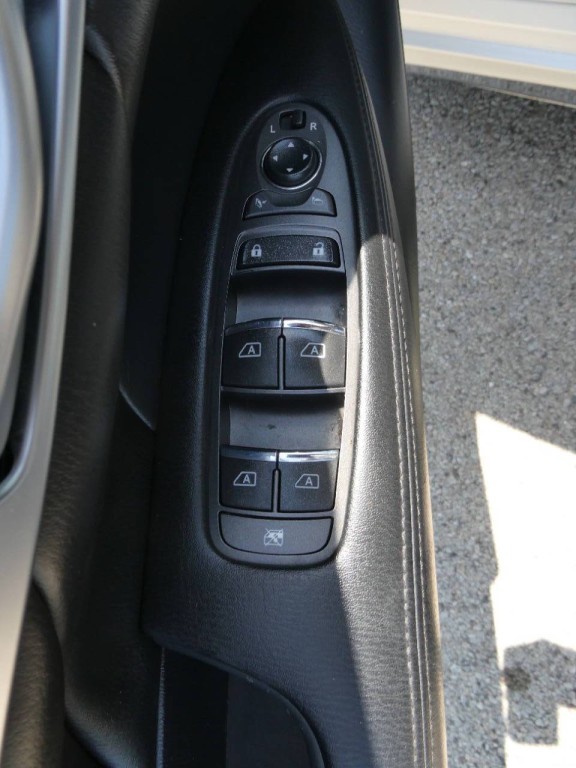 2016 INFINITI Q70 Image 25