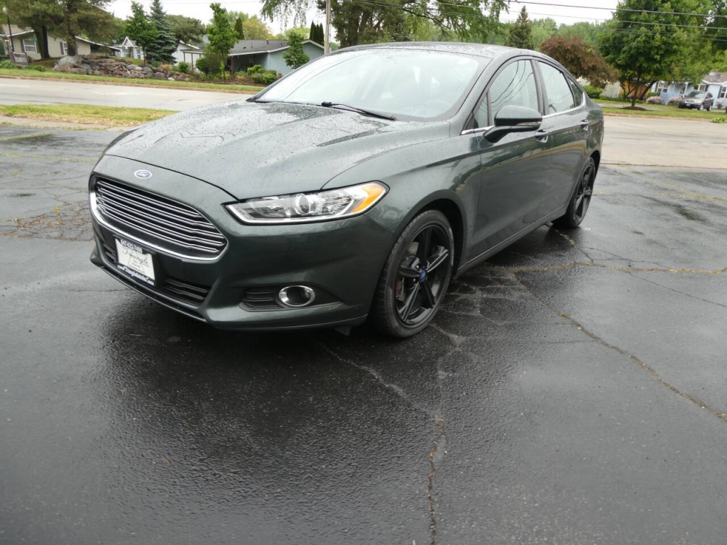 2016 Ford Fusion Image 1