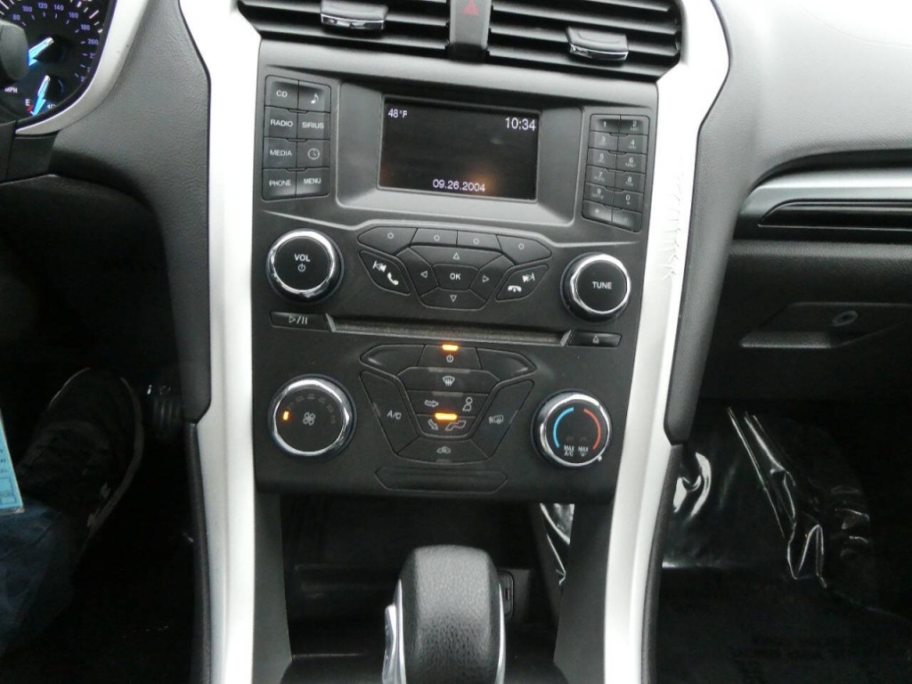 2016 Ford Fusion Image 16