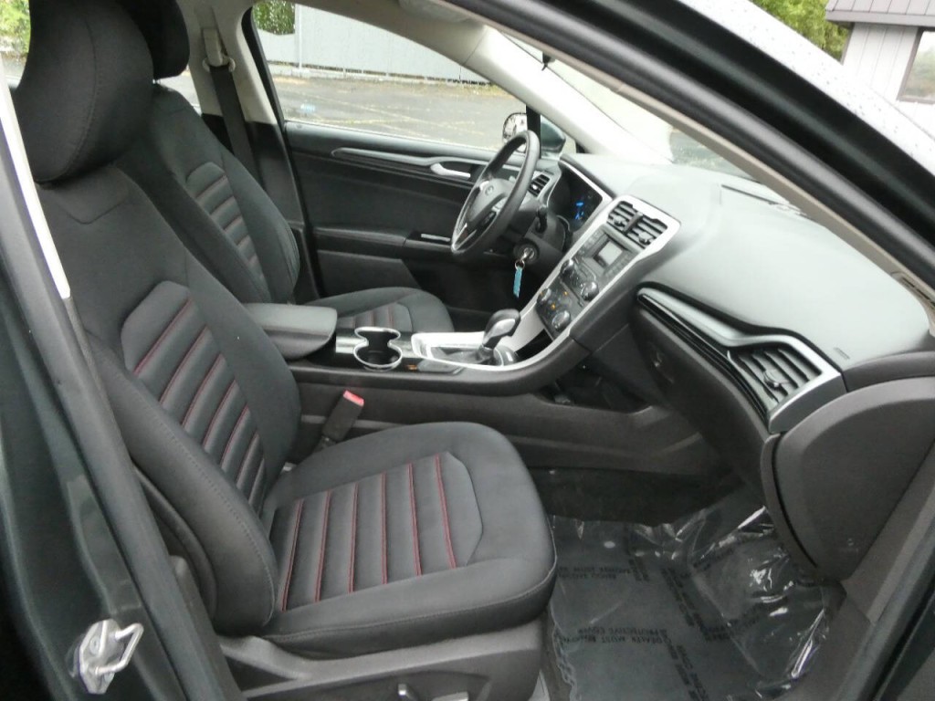 2016 Ford Fusion Image 18