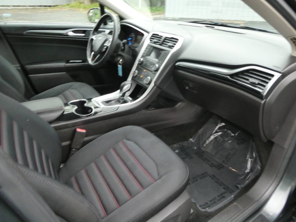 2016 Ford Fusion Image 19