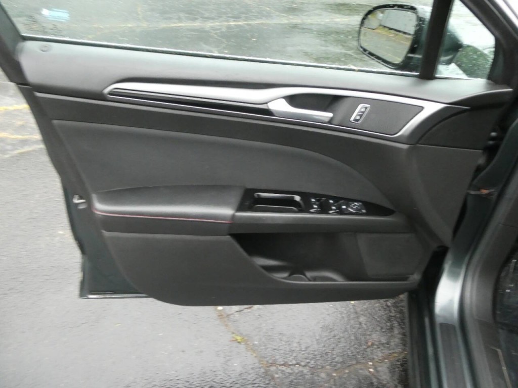 2016 Ford Fusion Image 23