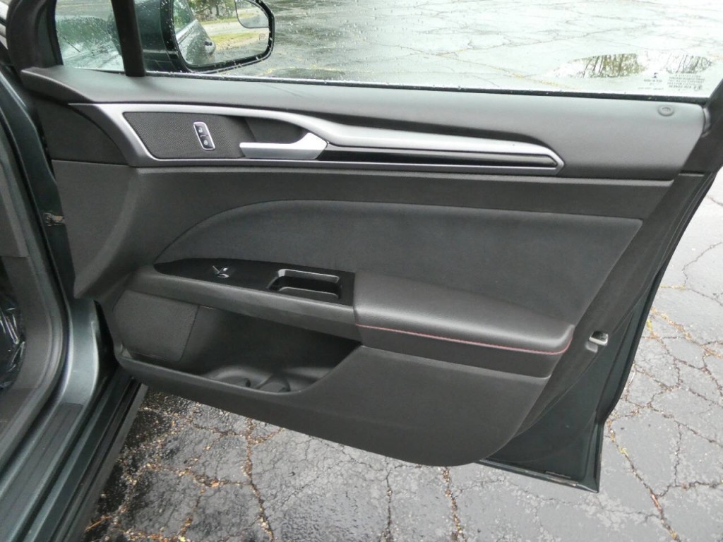 2016 Ford Fusion Image 24