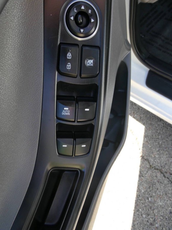 2015 Hyundai Elantra Image 20