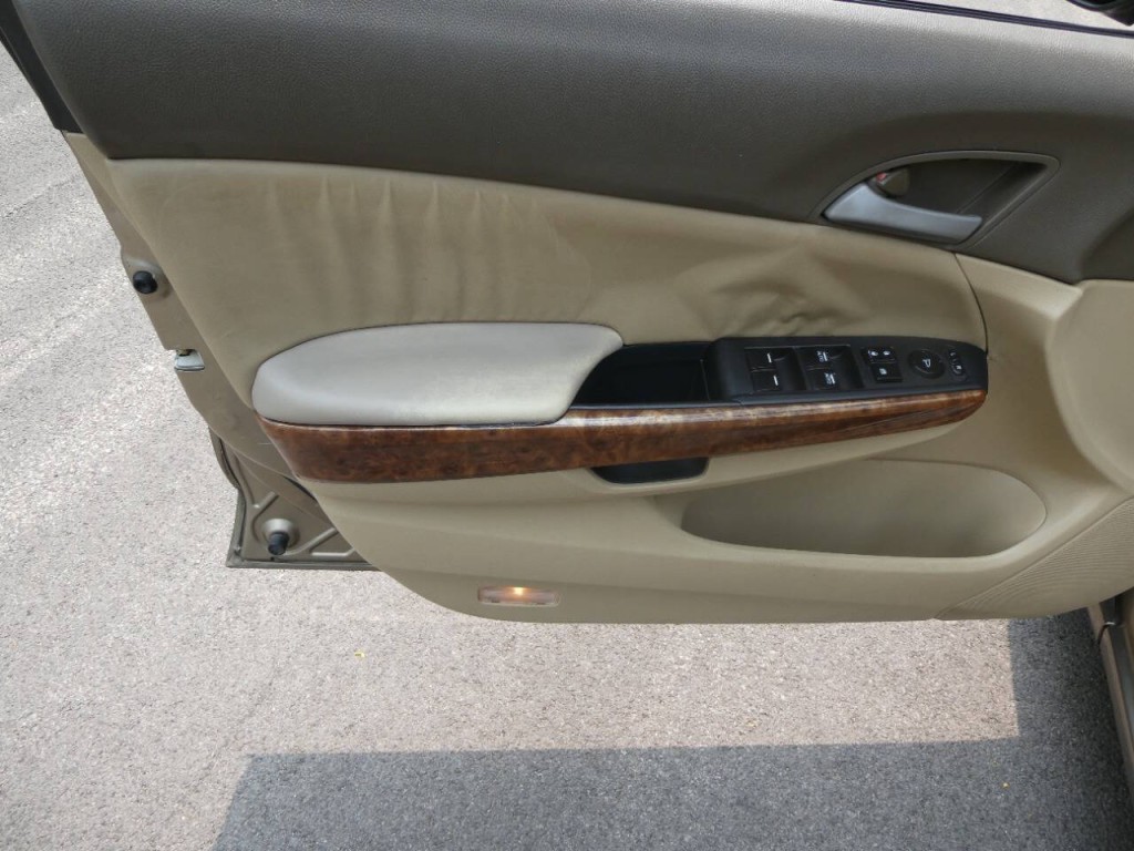 2009 Honda Accord Image 17