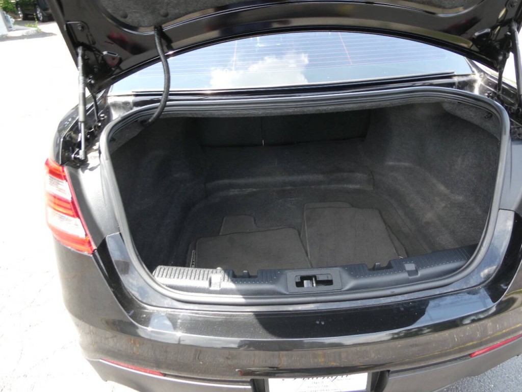 2019 Ford Taurus Image 8