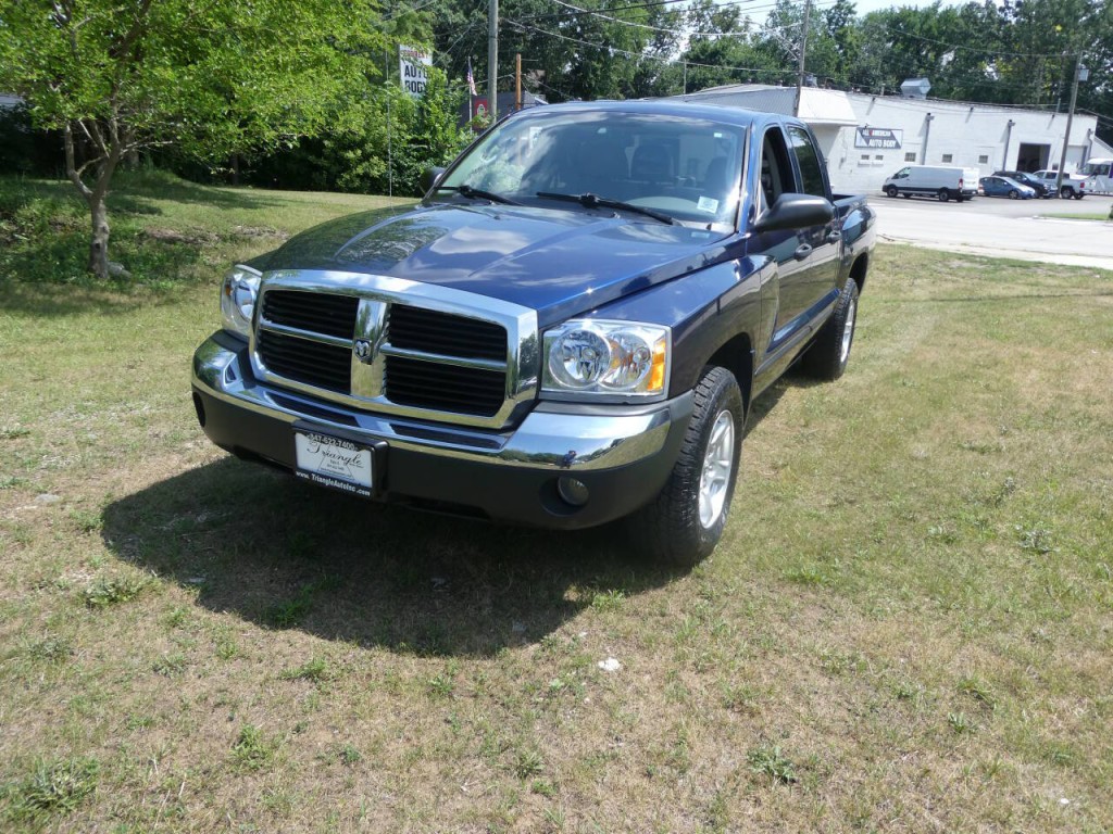 2005 Dodge Dakota Image 2