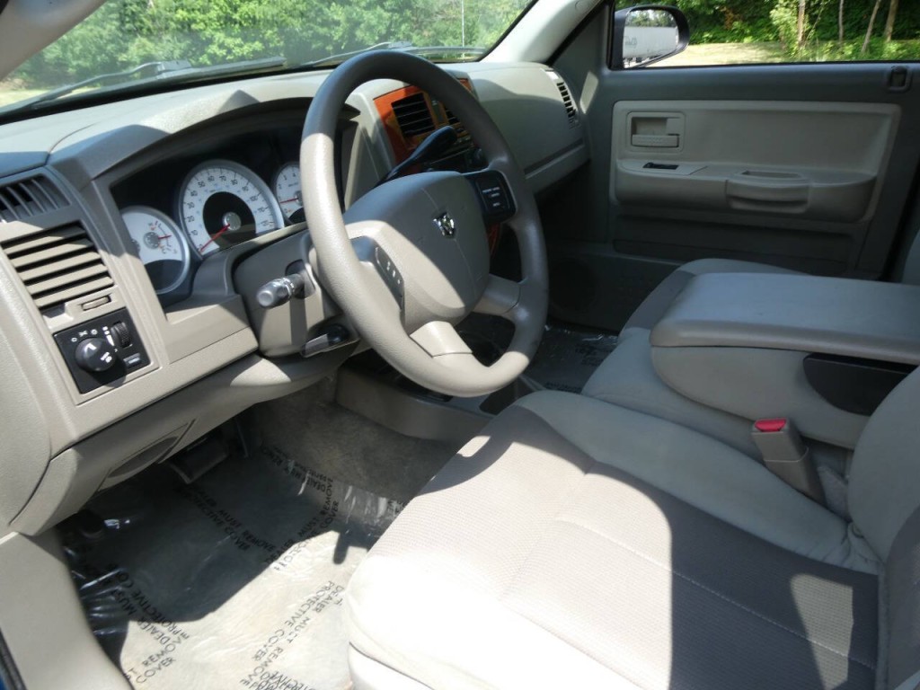 2005 Dodge Dakota Image 10