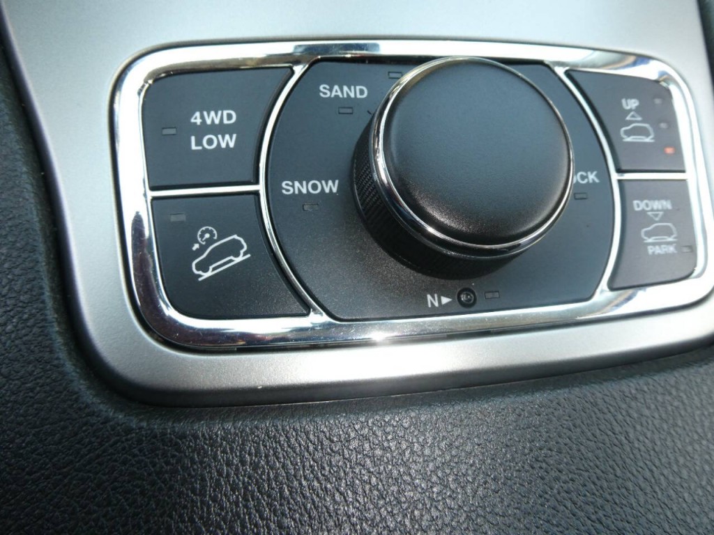 2017 Jeep Grand Cherokee Image 25