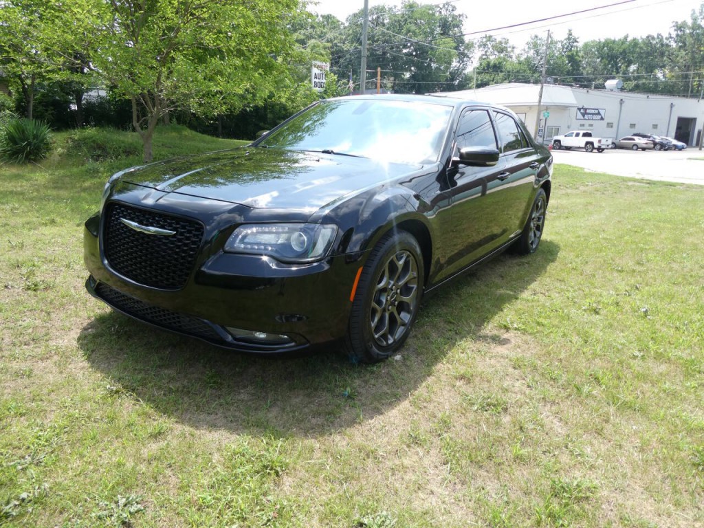 2015 Chrysler 300 Image 1