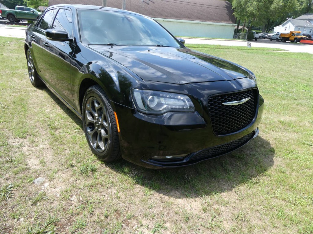 2015 Chrysler 300 Image 3