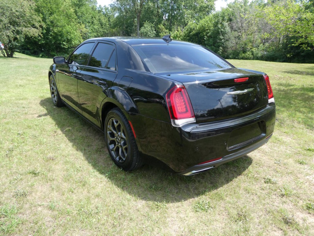 2015 Chrysler 300 Image 7