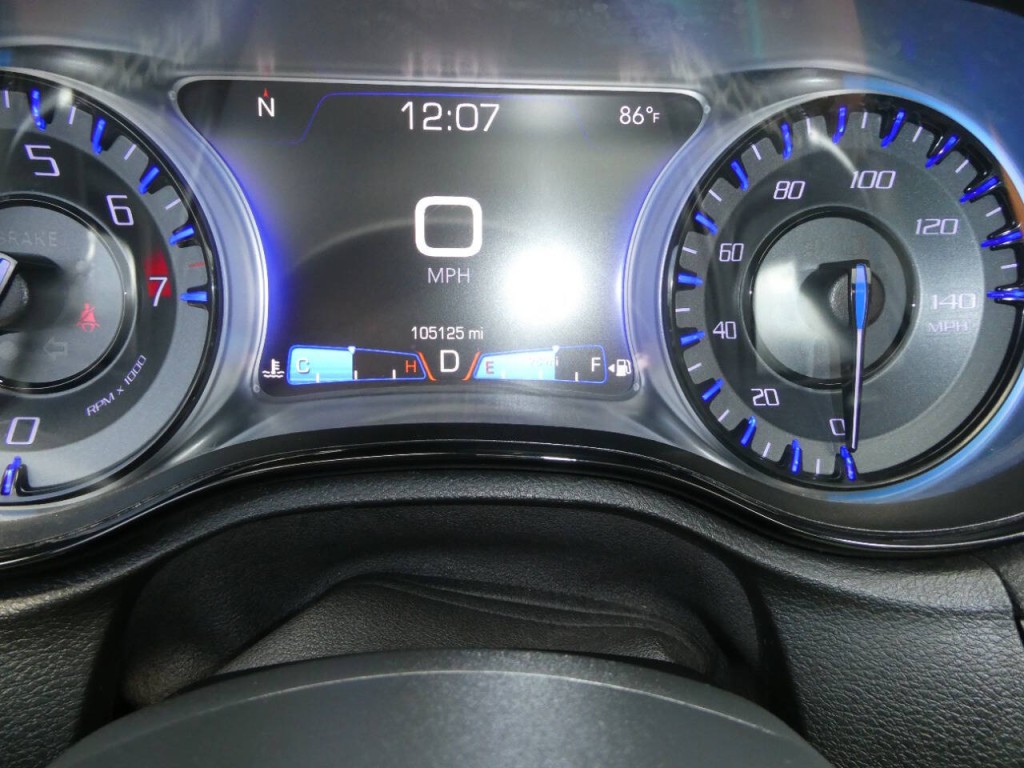 2015 Chrysler 300 Image 12