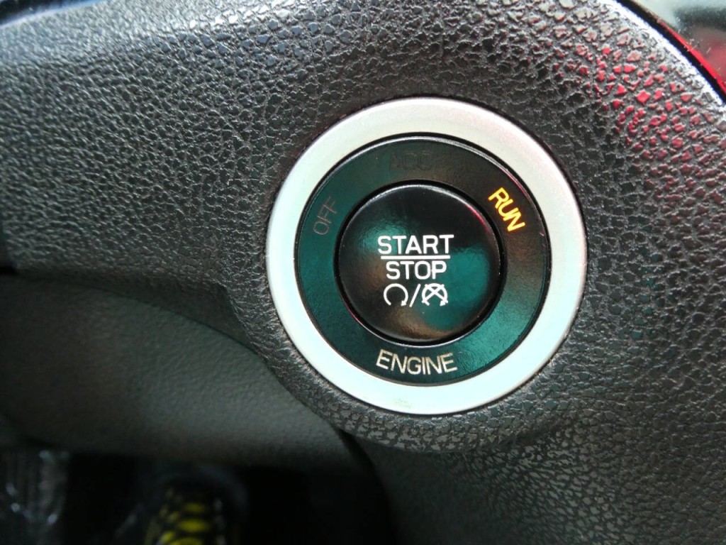 2015 Chrysler 300 Image 18