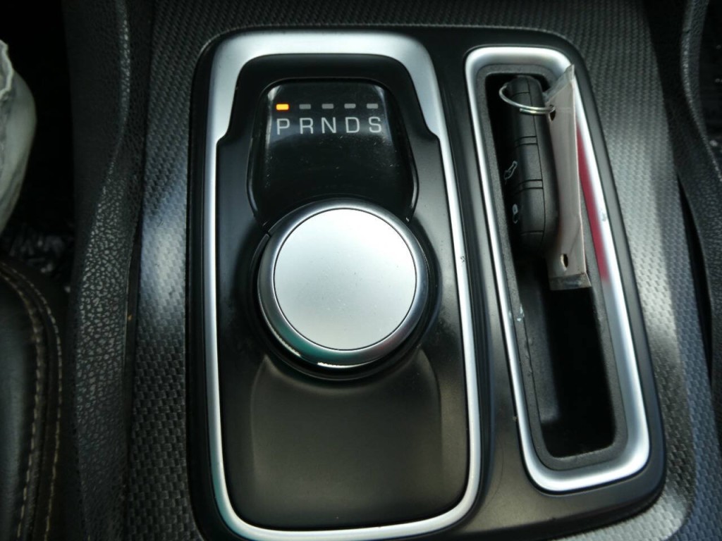2015 Chrysler 300 Image 19