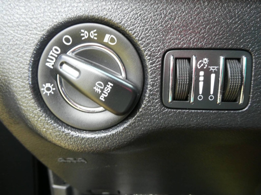 2015 Chrysler 300 Image 20