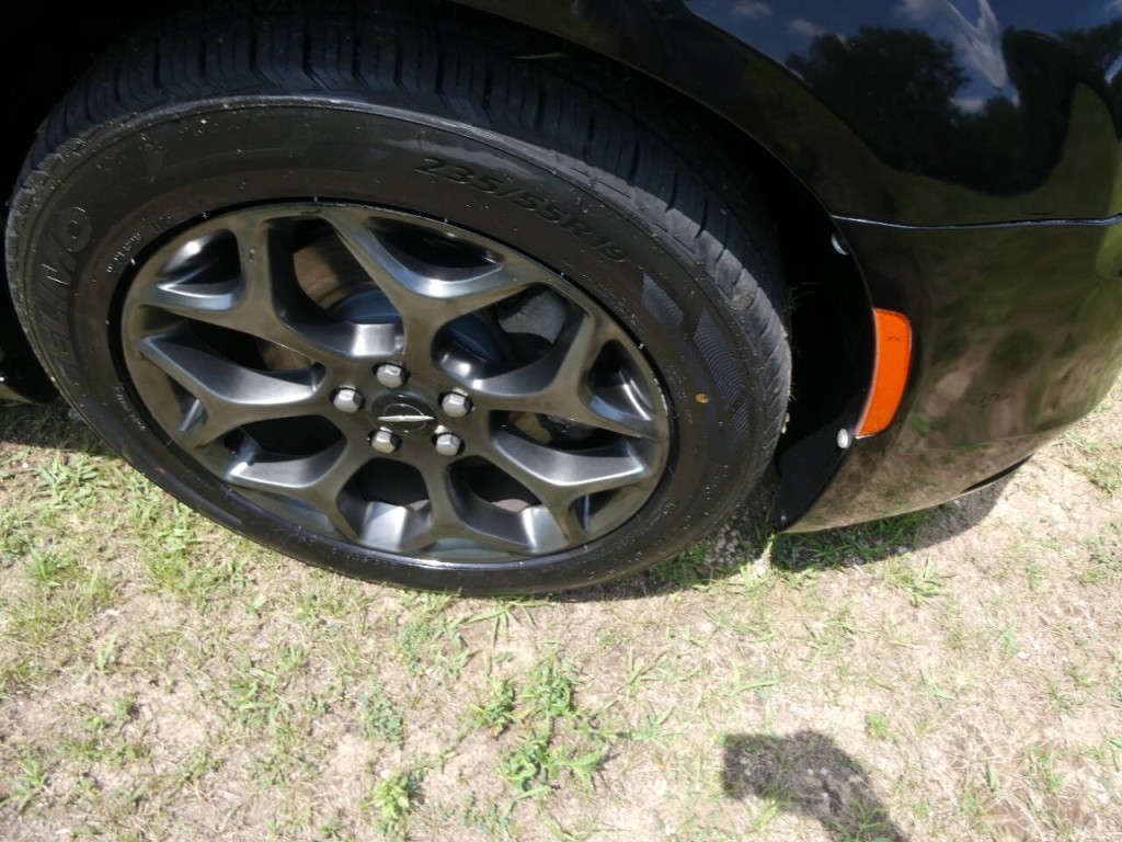 2015 Chrysler 300 Image 28