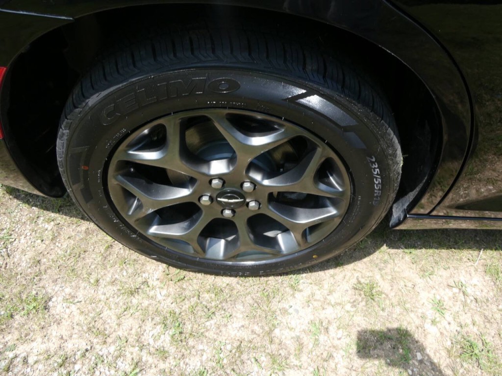 2015 Chrysler 300 Image 29