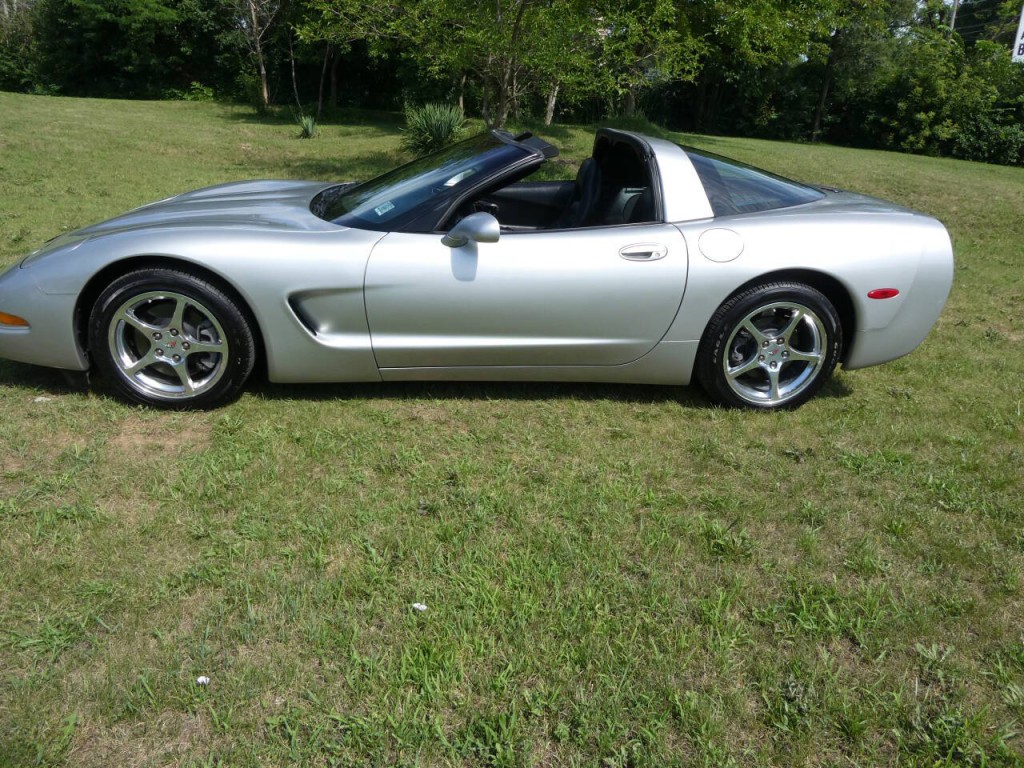 2004 Chevrolet Corvette Image 4