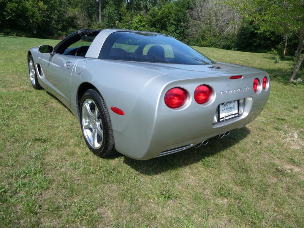 2004 Chevrolet Corvette Image 8