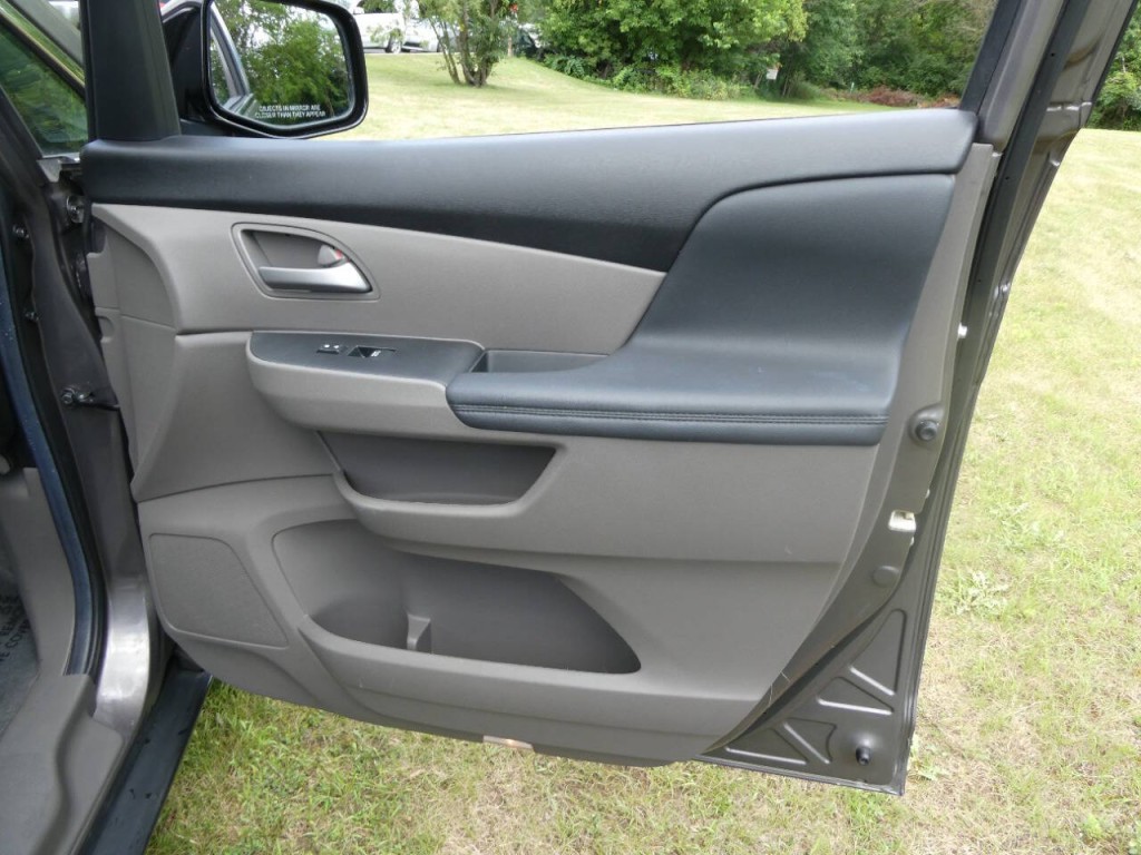 2012 Honda Odyssey Image 28