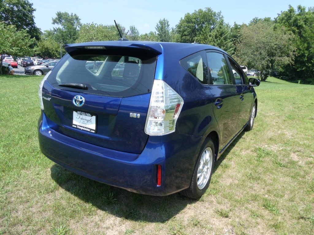2013 Toyota Prius Image 4