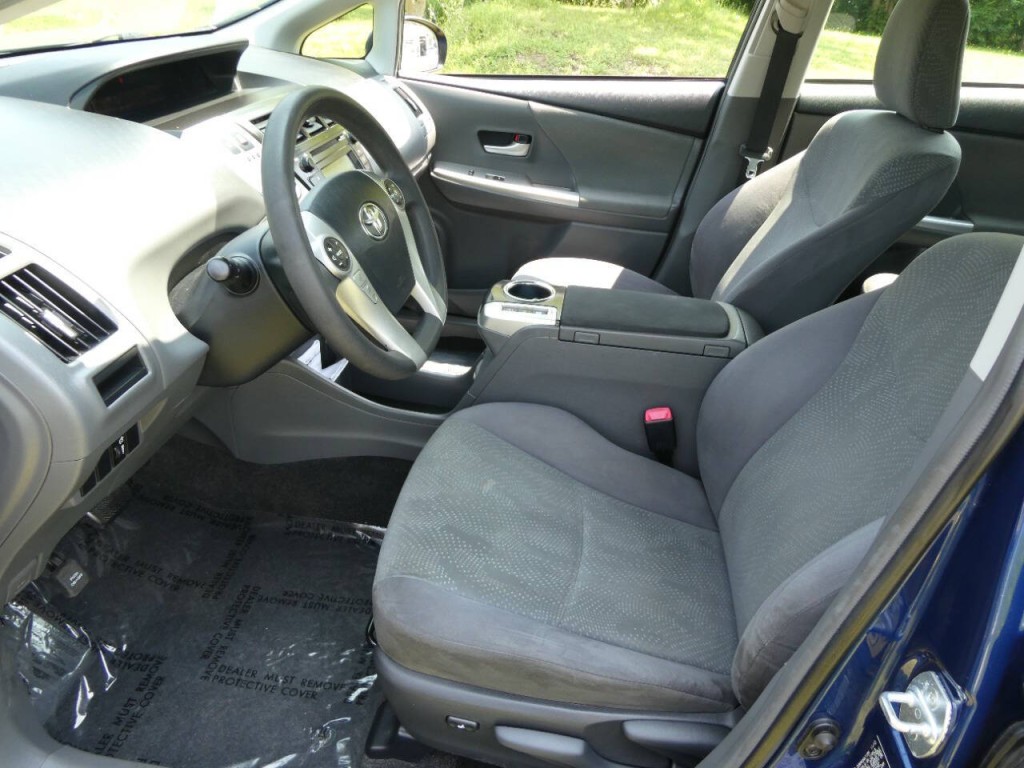 2013 Toyota Prius Image 8