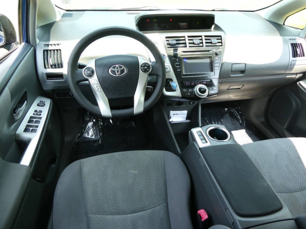 2013 Toyota Prius Image 9