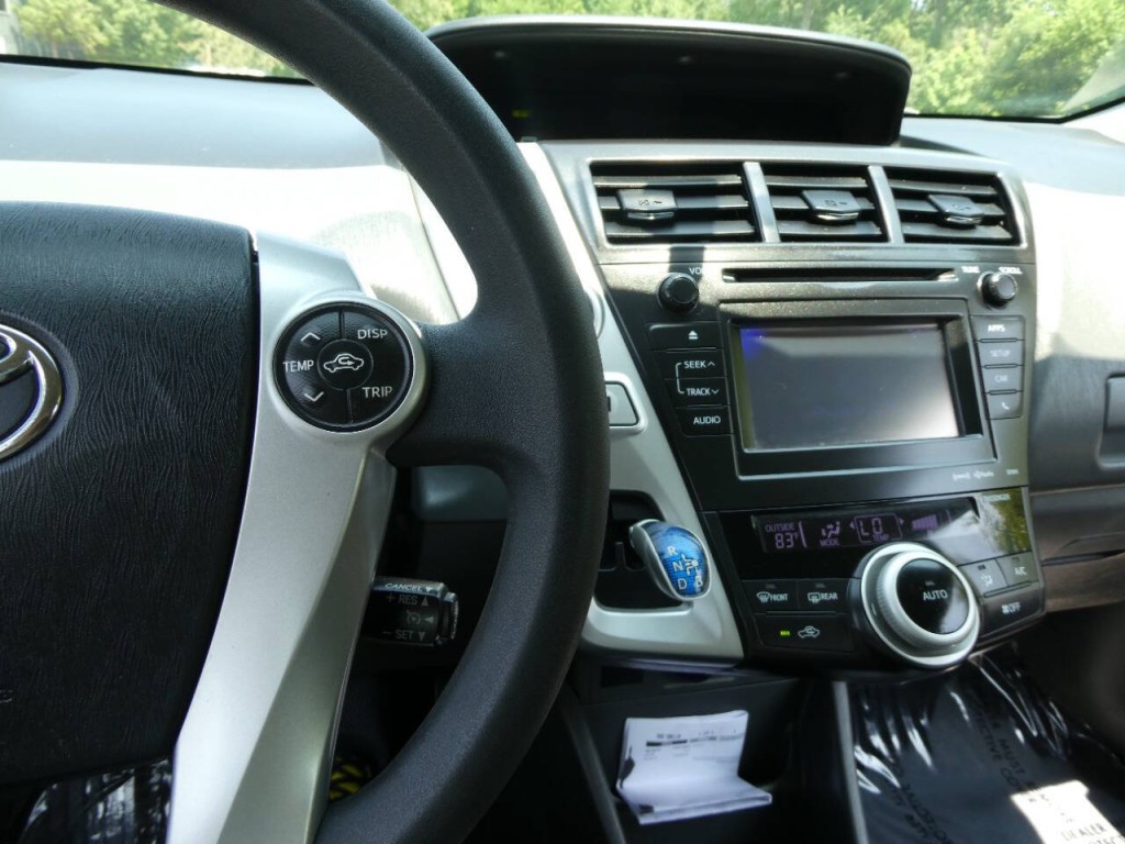2013 Toyota Prius Image 13